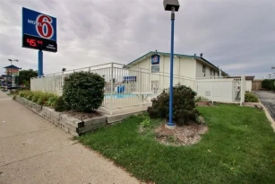 Motel 6 Milwaukee South - Airport