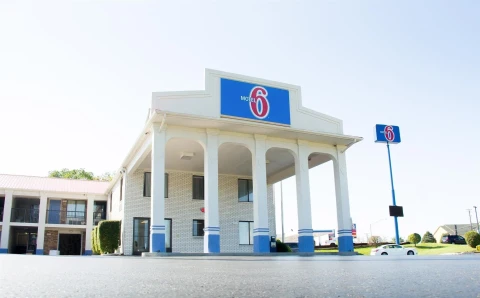 Motel 6 Cookeville, TN