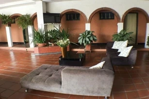 Hotel Abril