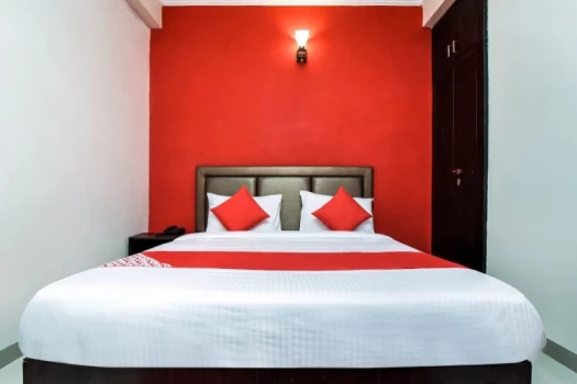 OYO 19536 New Apple Pie