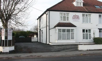 Dove Court Mini-Lodge