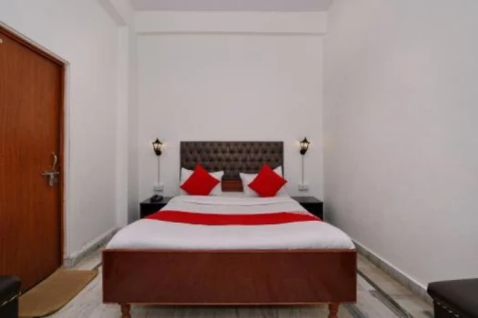 OYO 12193 Sandhya Hotel