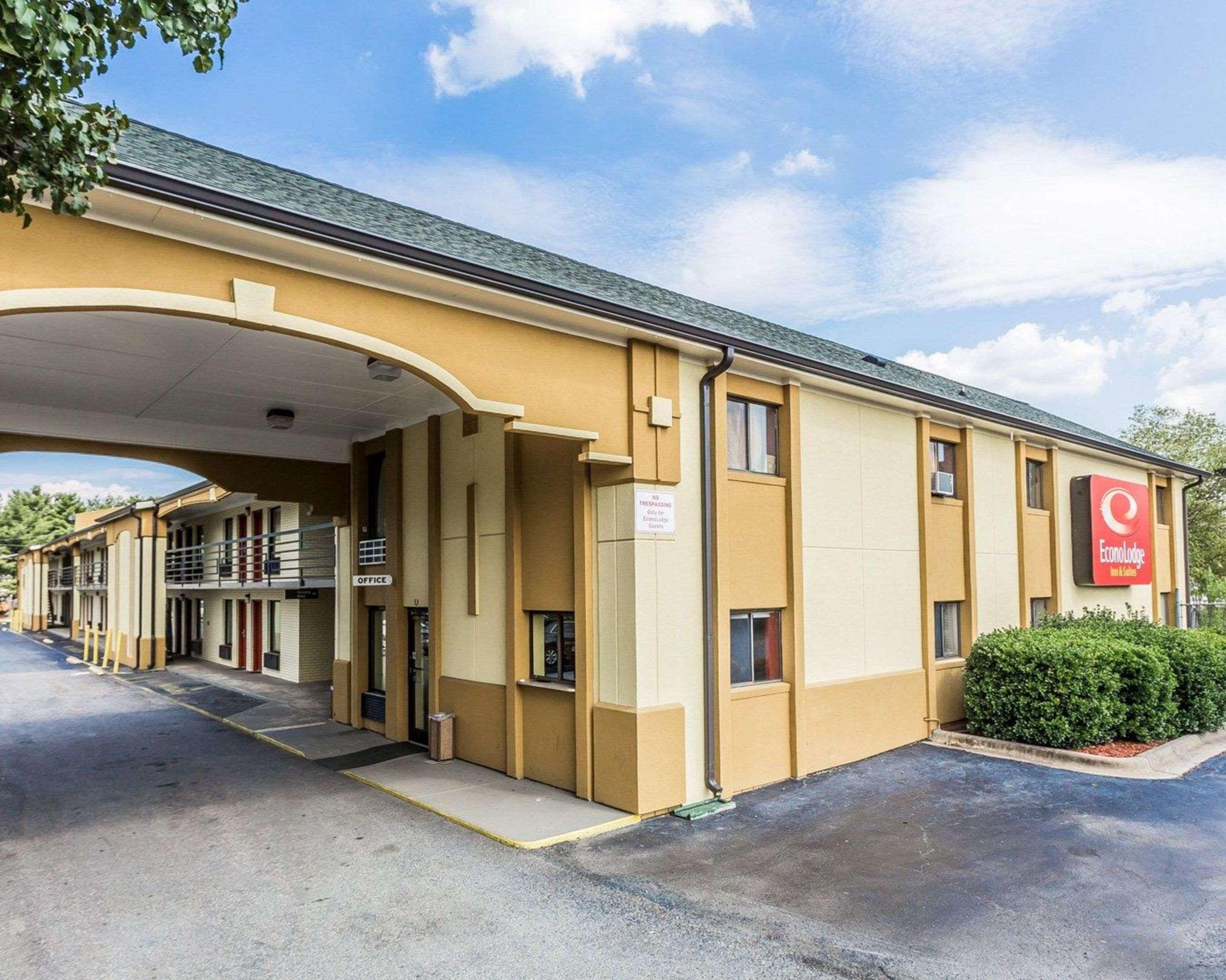 Econo Lodge Inn & Suites East Matthews