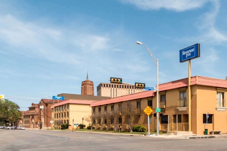 The Inn at Alamo / Riverwalk / Convention Center