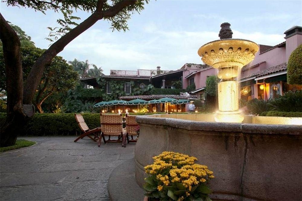 Las Mañanitas Hotel Garden & Restaurant