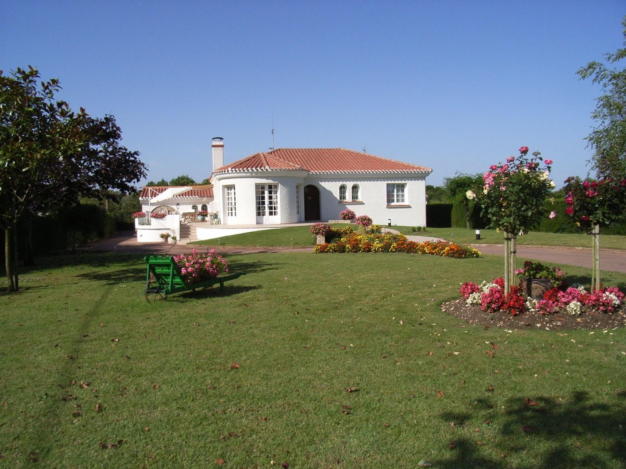 Chez Bernadou - Near Abbey Notre Dame de la Chaume