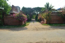 Kaday Aung Hotel