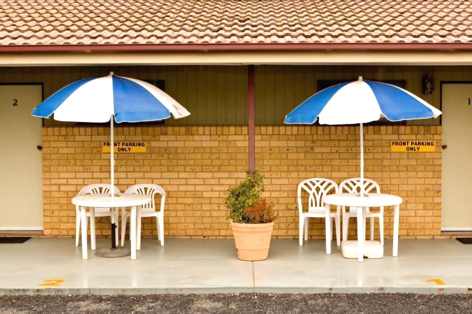 Young Goldrush Motel