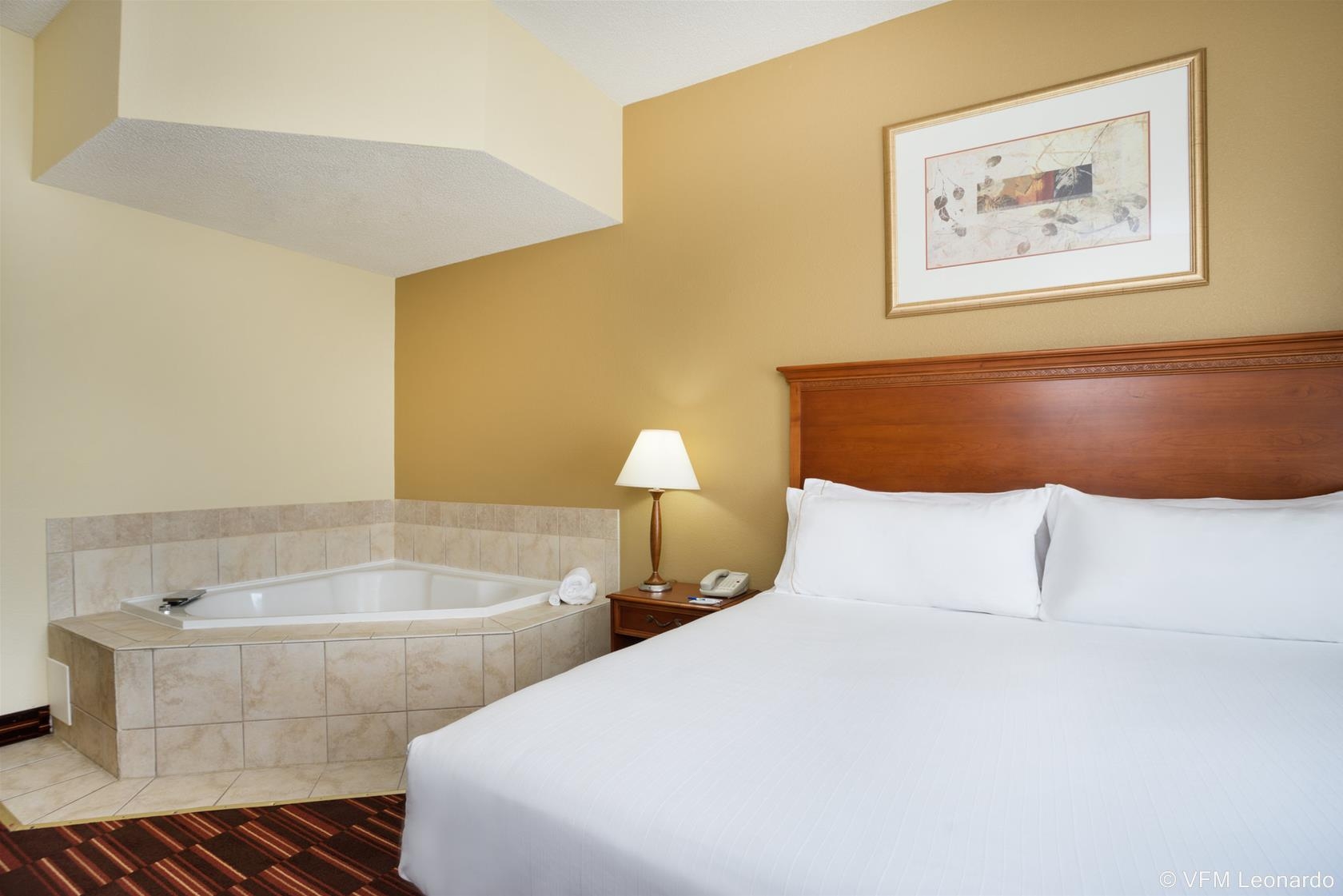 Holiday Inn Express Hotel & Suites Woodbridge