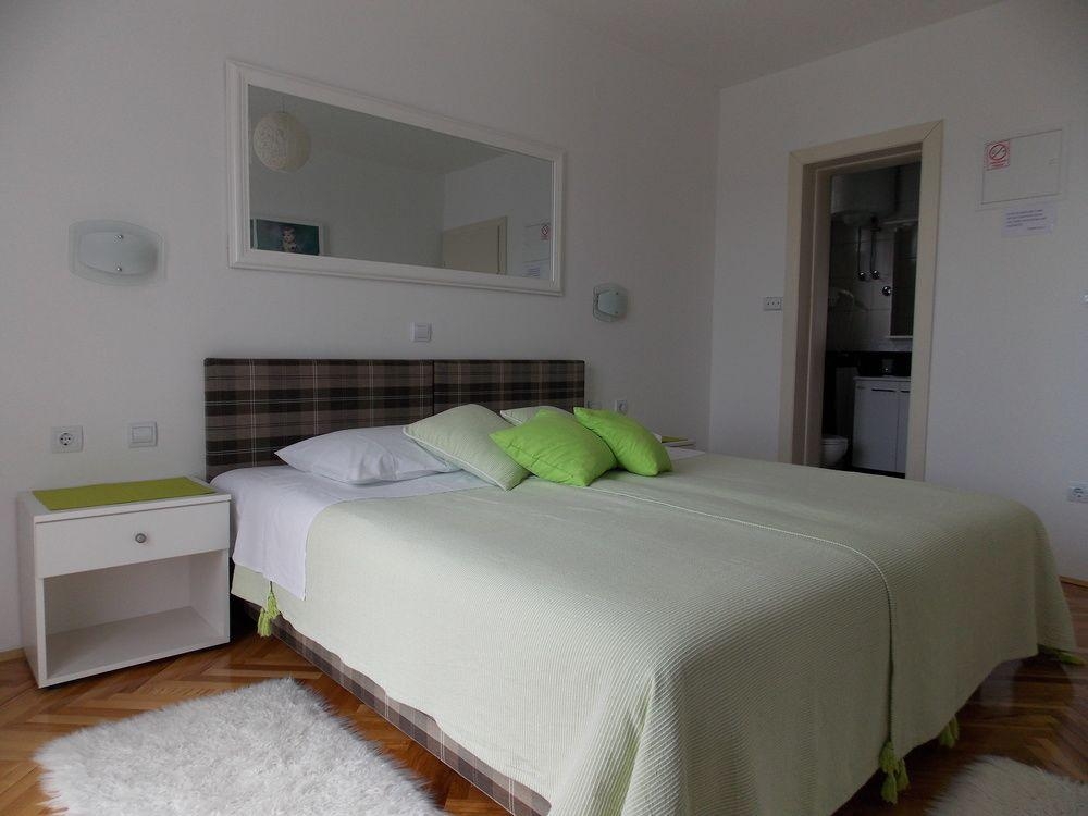 Jele Rooms