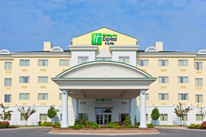 Holiday Inn Express and Suites Watertown Thousand