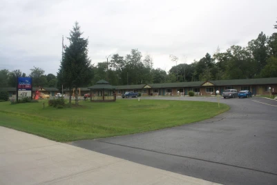 Crows Nest Inn Tawas