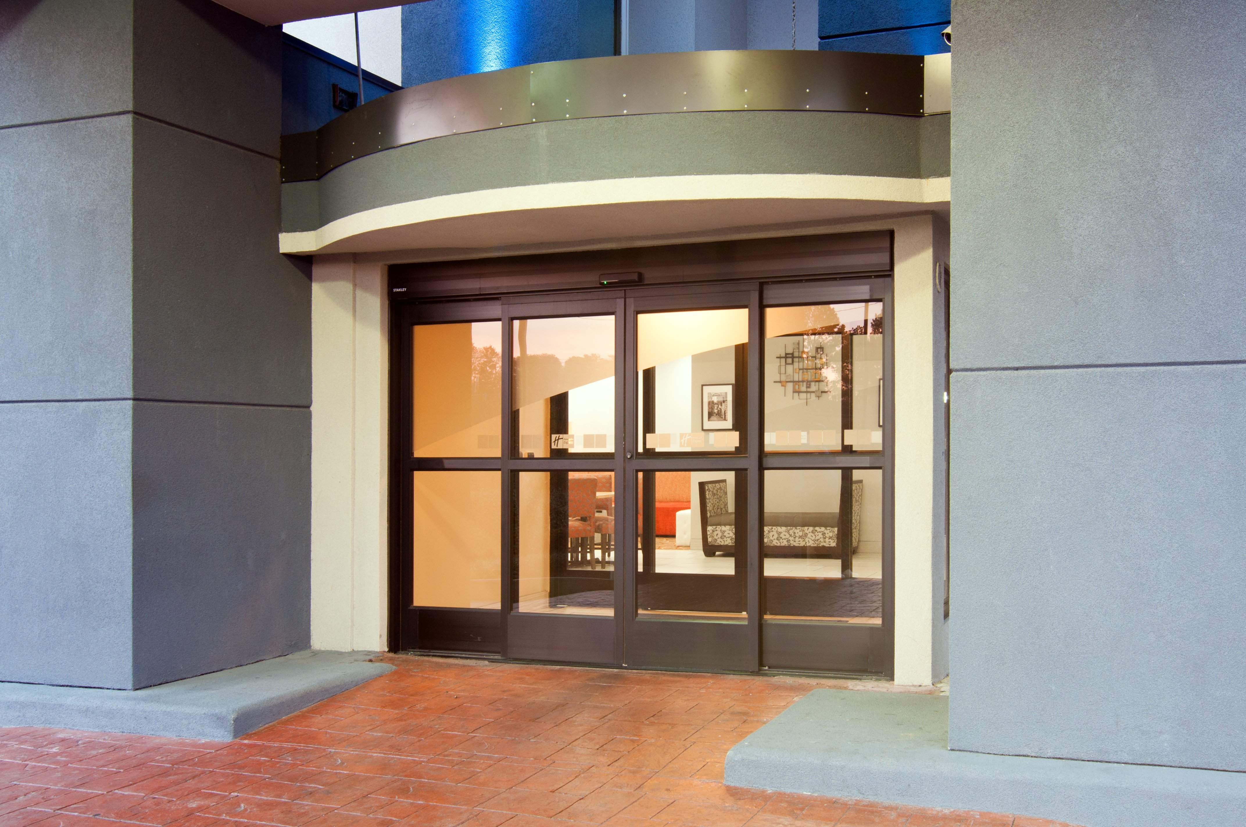Holiday Inn Express & Suites Nashville I-40 & I- 2