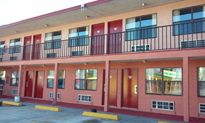 Summer Breeze Motel