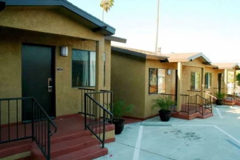 Pacific Inn & Suites