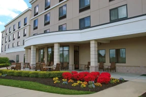 Courtyard By Marriott Republic Aprt Long Island/Fa