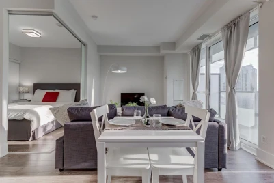 Noel Suites - John and Front St West