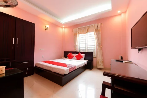 Oyo 230 Titanic Hotel