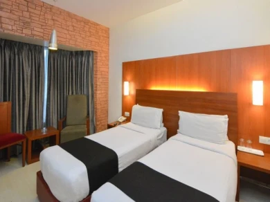 OYO Premium Deccan Apte Road