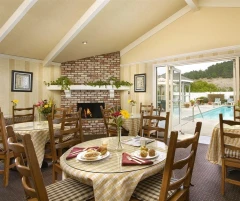 Fireside Inn on Moonstone Beach