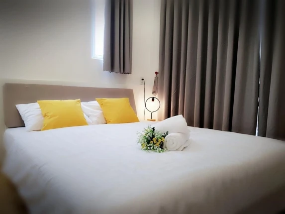 OYO 731 Yelo Hostel & Cafe