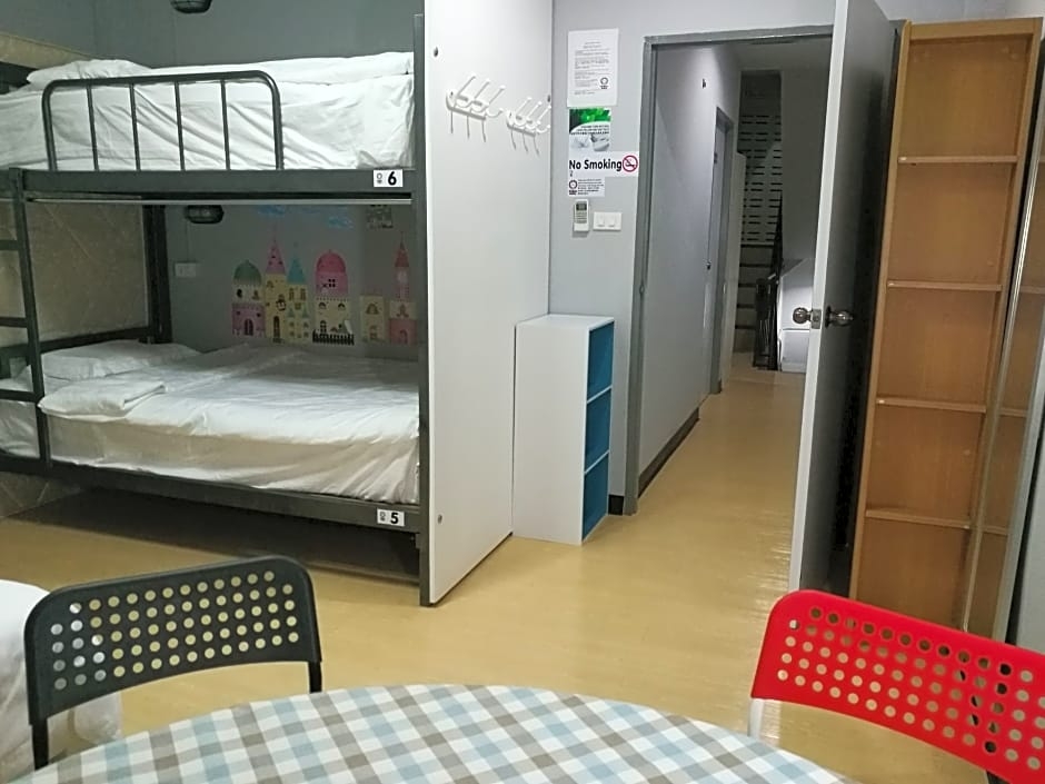 Moumou Hostel