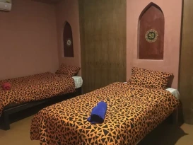 Bee Sleep Hostel & Nana Art gallery