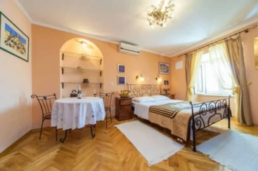 Amoret Apartments