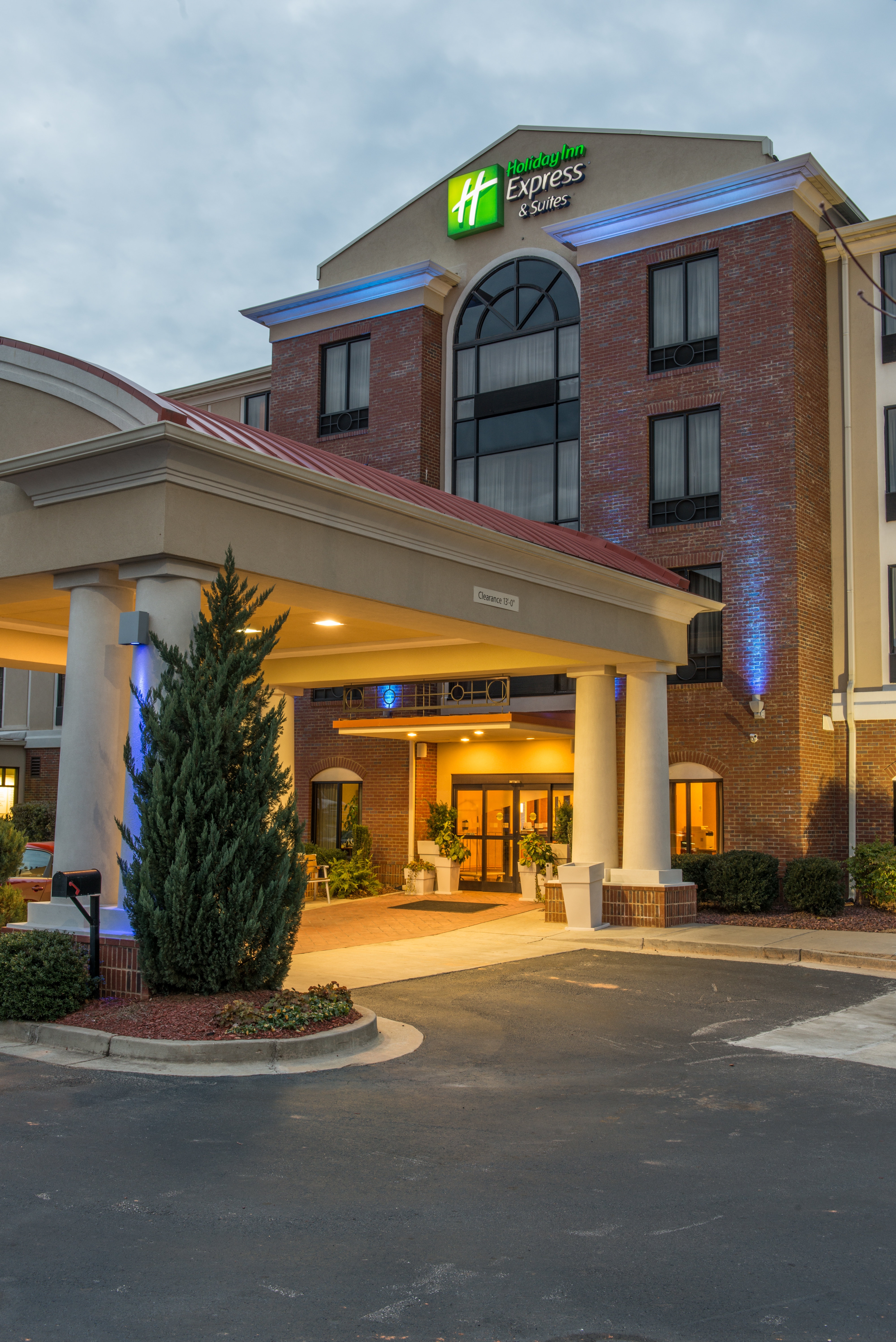 Holiday Inn Express and Suites Lavonia