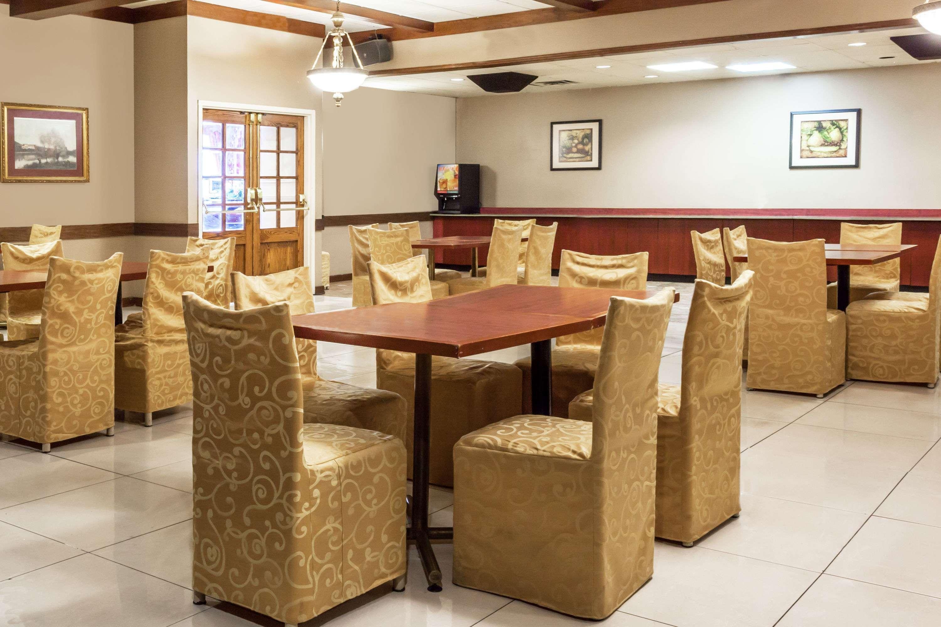 Knights Inn Toronto East
