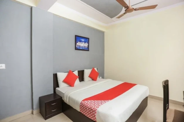 OYO 10032 Diamond Deluxe