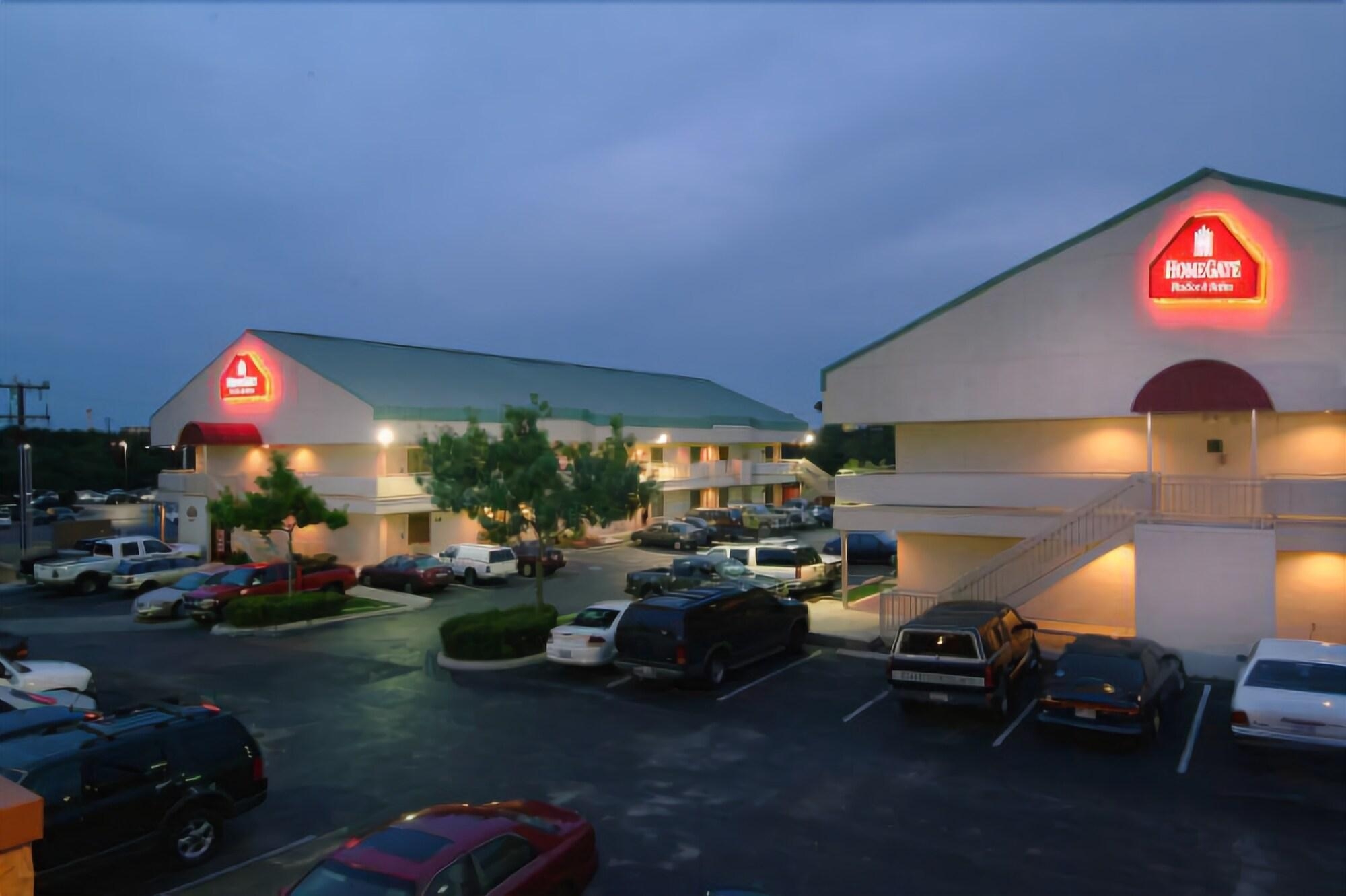 HomeGate Studios & Suites San Antonio Fiesta Park