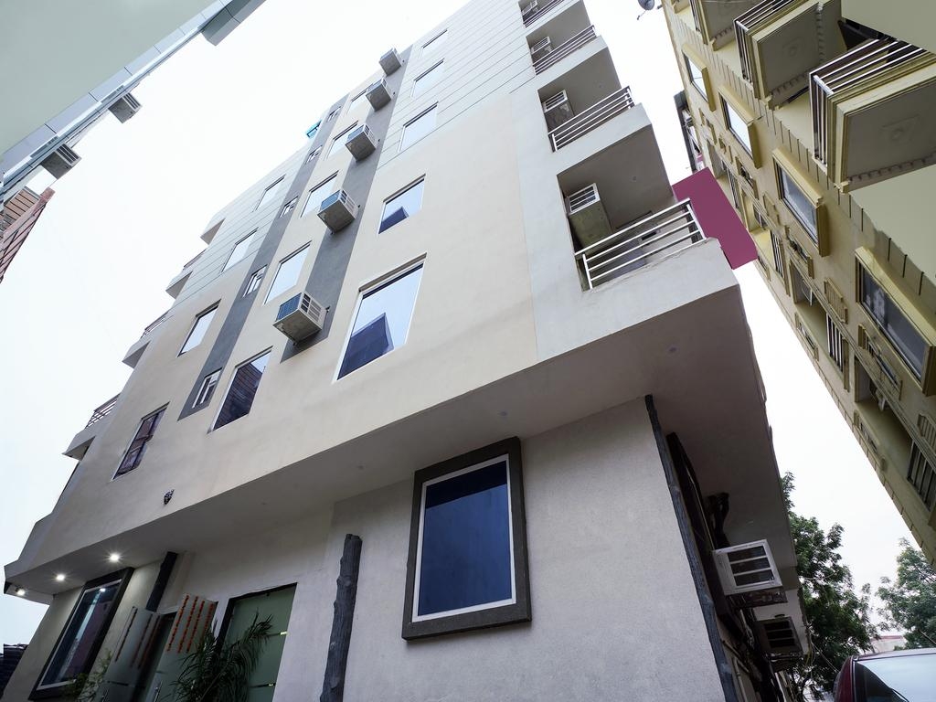 23299 Hotel Royal Orbit