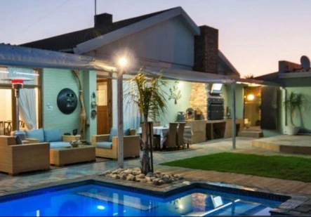 Hobie Beach Guest House