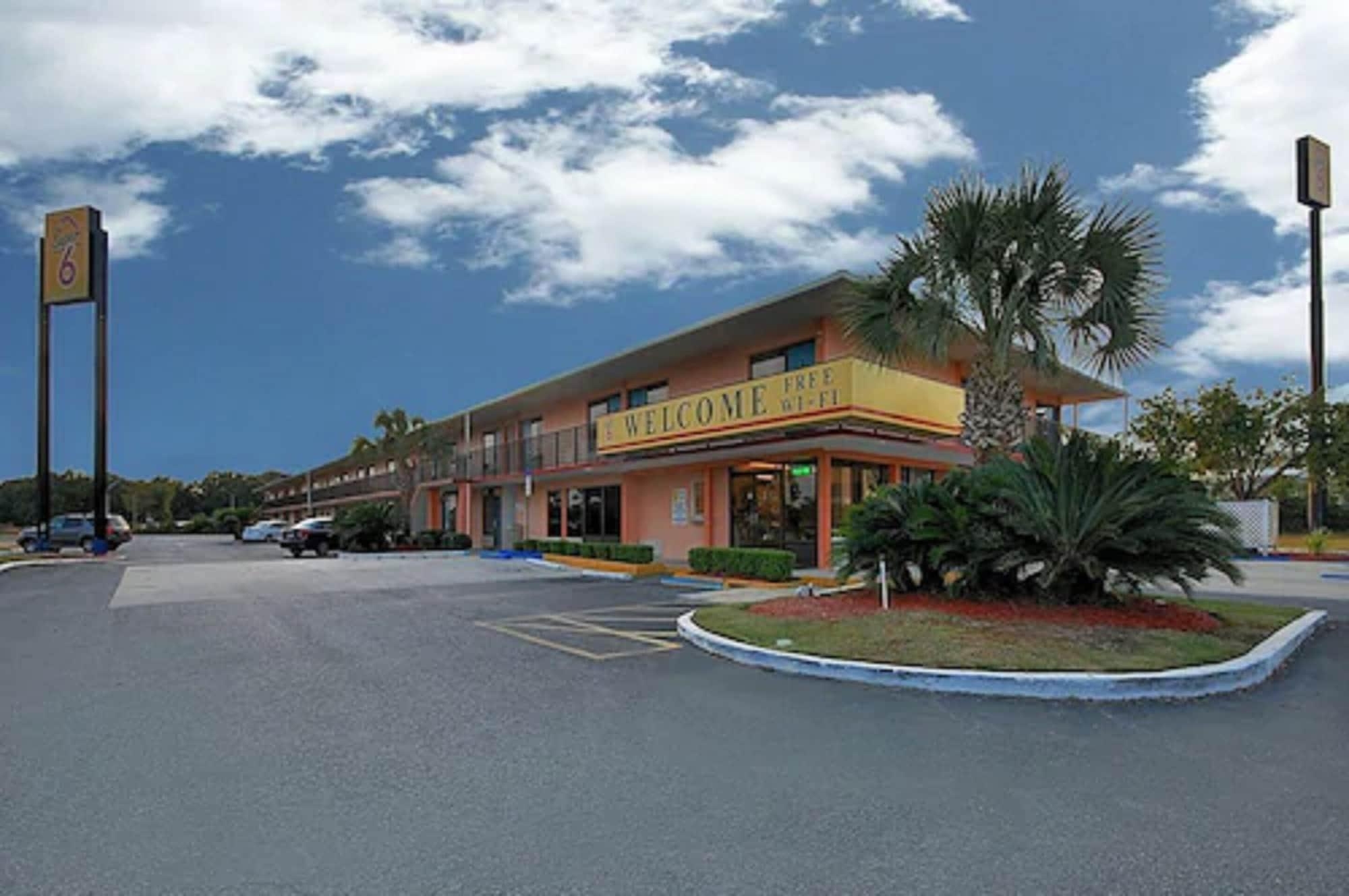 Super 6 Inn Suites