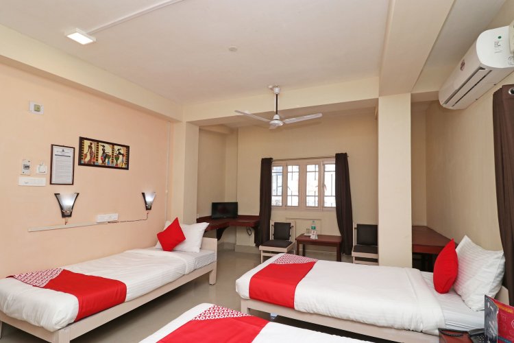 OYO 7933 Hotel Trimurty International