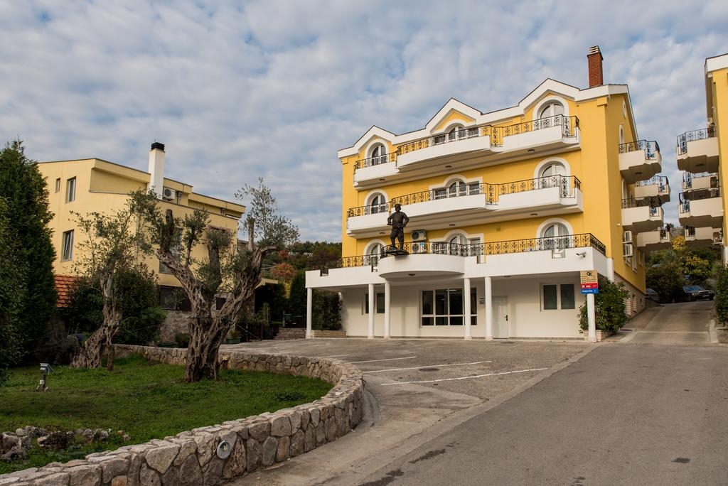 Crnogorska Kuca Hotel  Podgorica