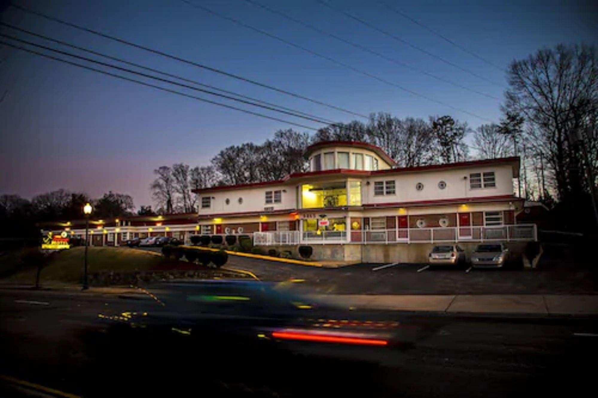 Lee High Inn