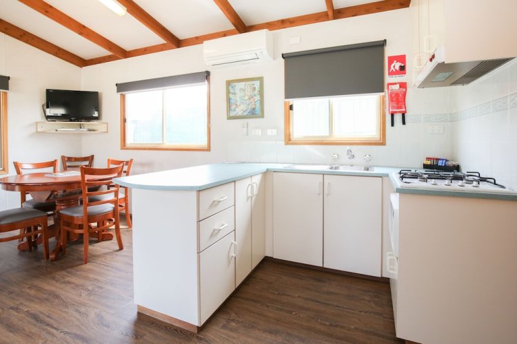 Aquarius Apartments and Cabins