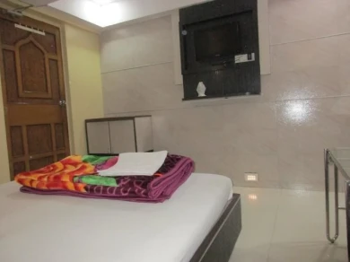 Hotel Saroja Palace