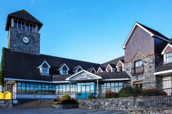 Peacockes Hotel & Complex