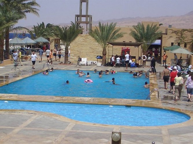 Coral Bay Resort