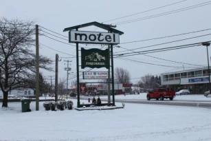 Auberge Motel Le Pigeonnier