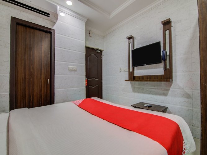 OYO Flagship 465 Vadapalani AVM Studio 2
