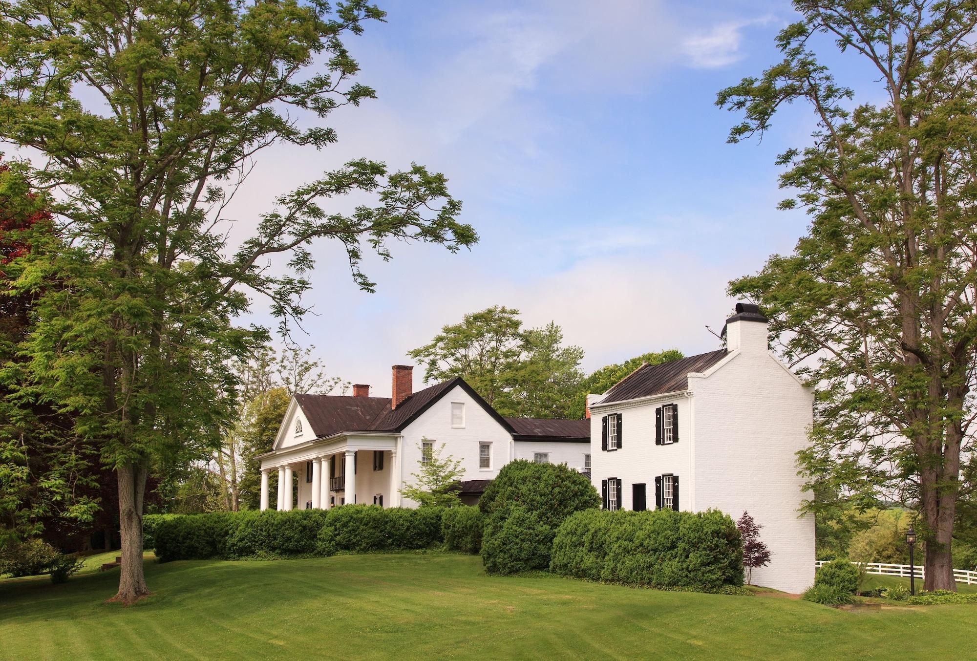 Inn And Tavern At Meander
