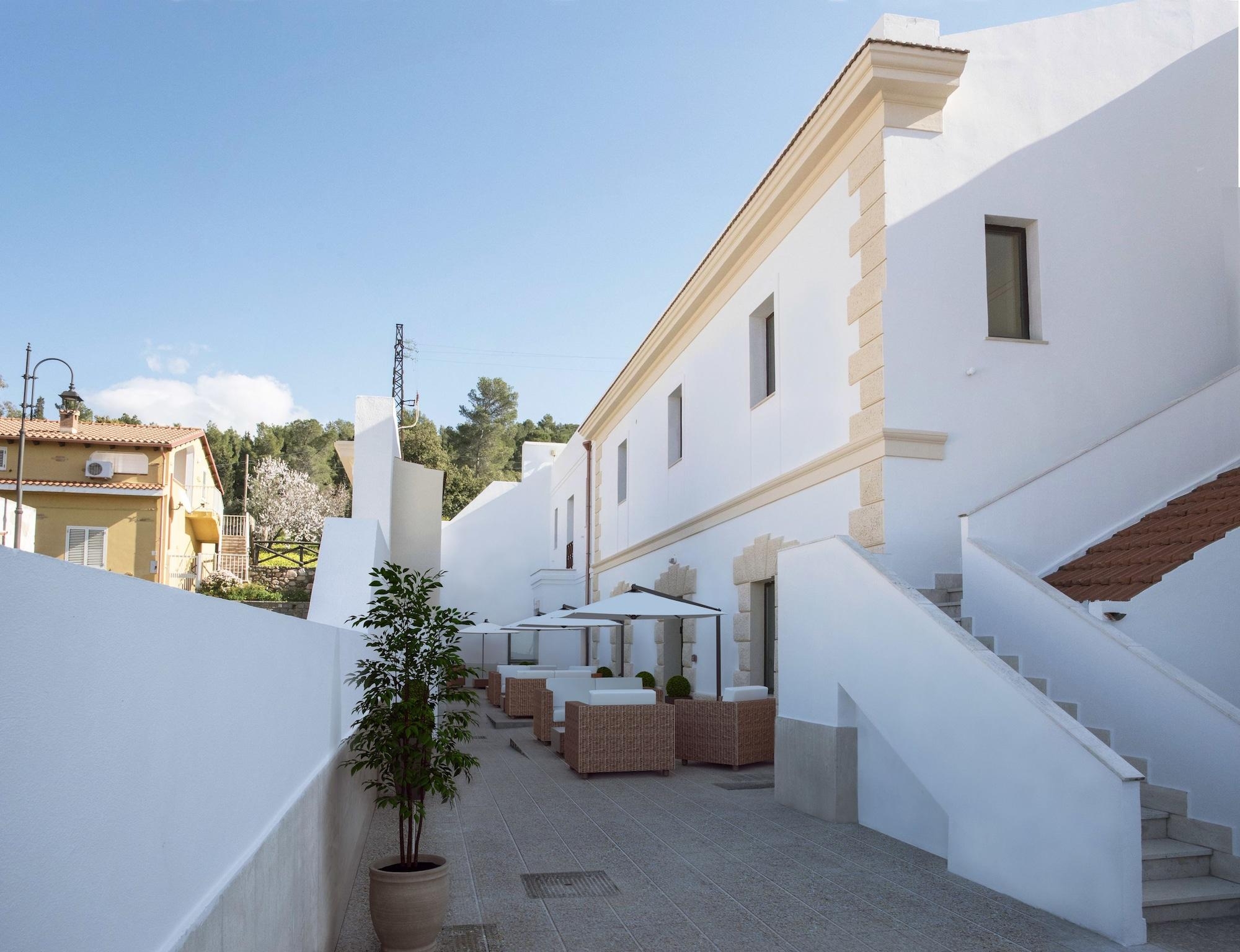 Villa Santadi Hotel