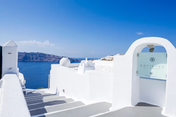 Katikies Santorini -The Leading Hotels