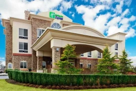 Holiday Inn Express & Suites Long Island-East End