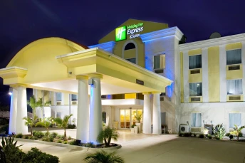 Holiday Inn Express and Suites Falfurrias