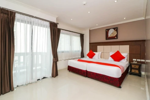 Natural Beach Hotel And Baan Sila
